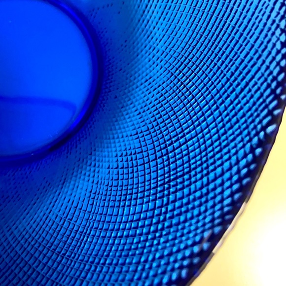 Arcoroc France 🦋 Vintage Blue Glass Art Textured Salad Bowl Centerpiece - Picture 1 of 16